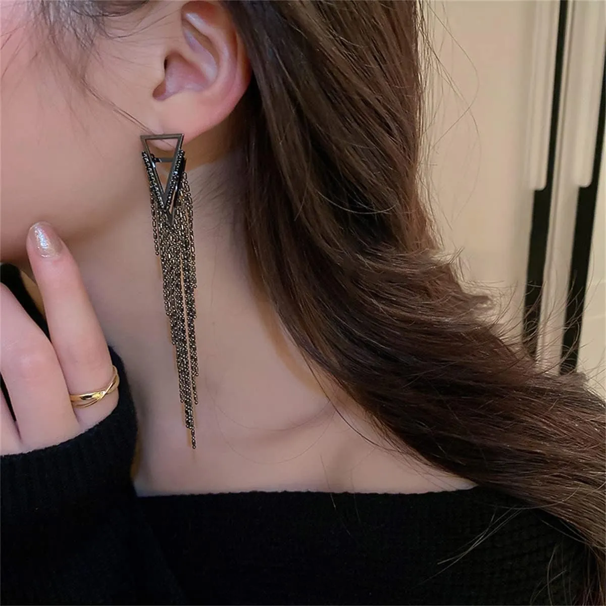 Black Rhinestone Long Tassel Earrings for women.Crystal Chandelier Fringe Drop Earrings Zircon Strand Earrings Fashion Jewelry Gifts for Female
